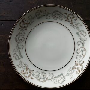 Noritake Stanwyck White Luncheon Plates w/ Gold and Green Accents. Set of 8. EUC